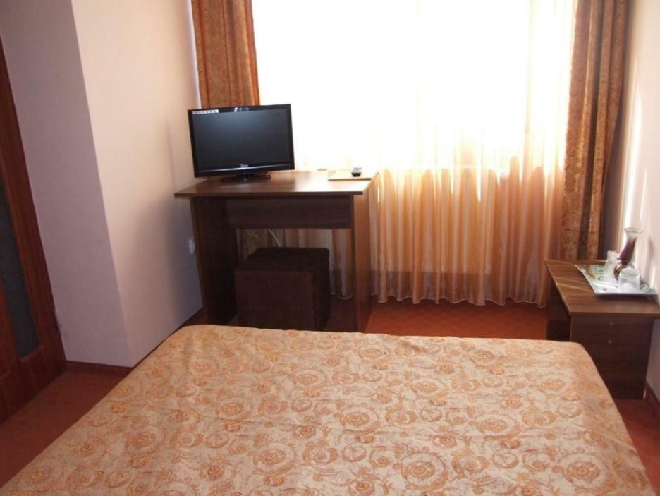 Hotel Plaisir Ploieşti Zimmer foto