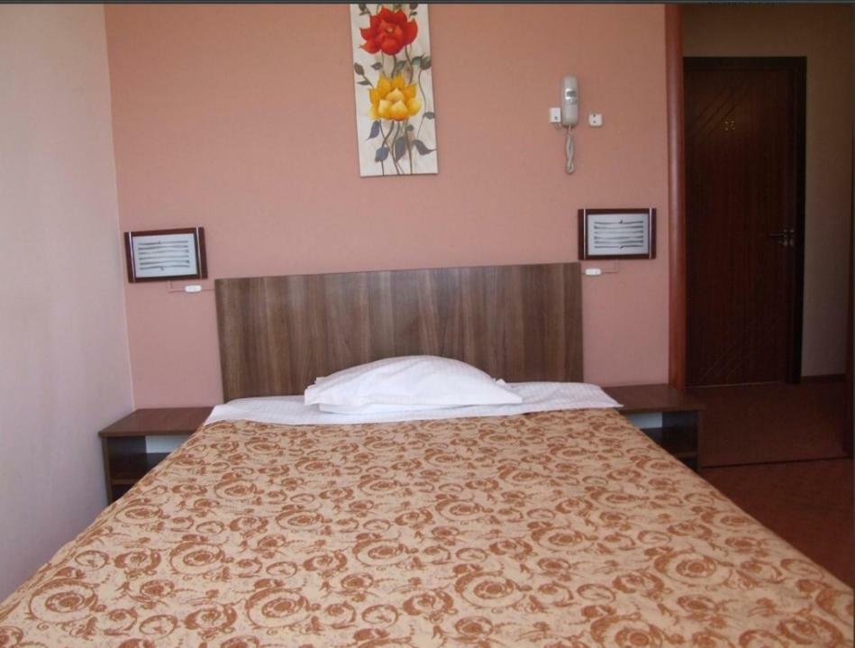 Hotel Plaisir Ploieşti Exterior foto